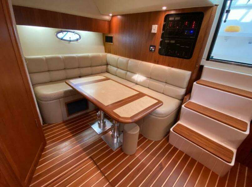 2000 Tiara Yachts 3500 Express