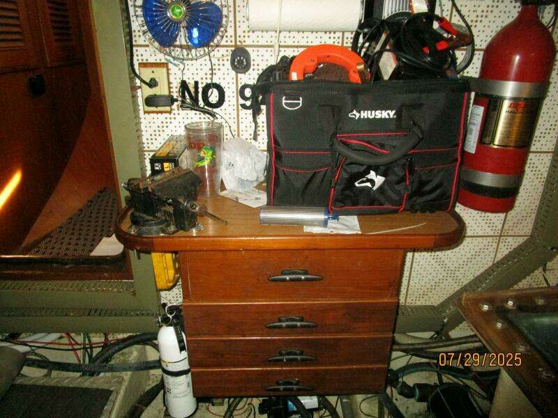 44' DeFever engine room work bench