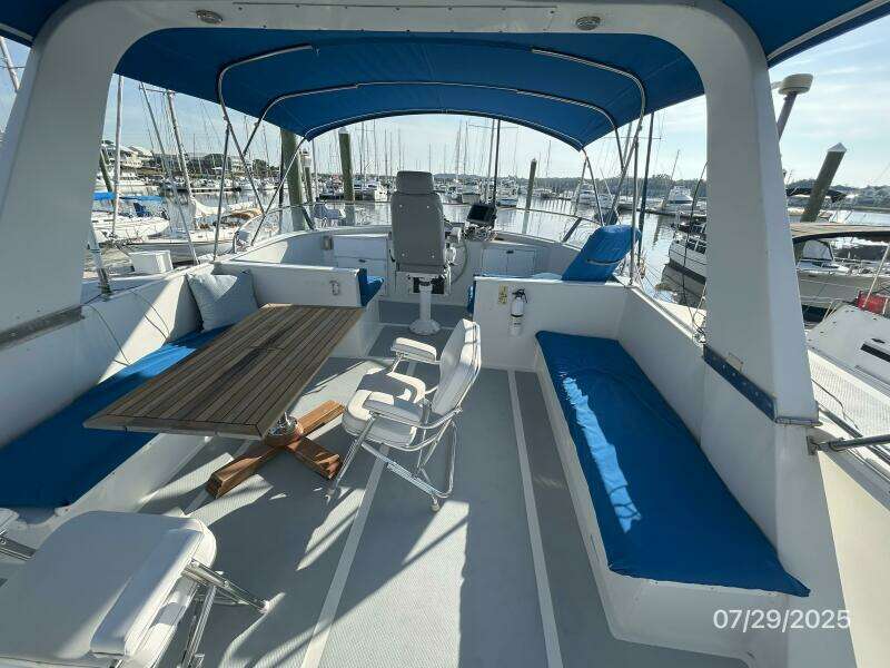 44' DeFever flybridge forward