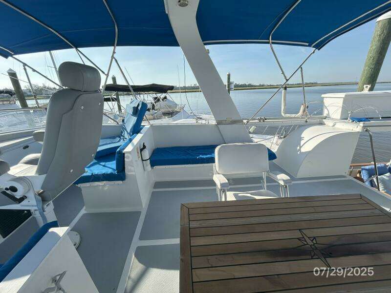 44' DeFever flybridge starboard