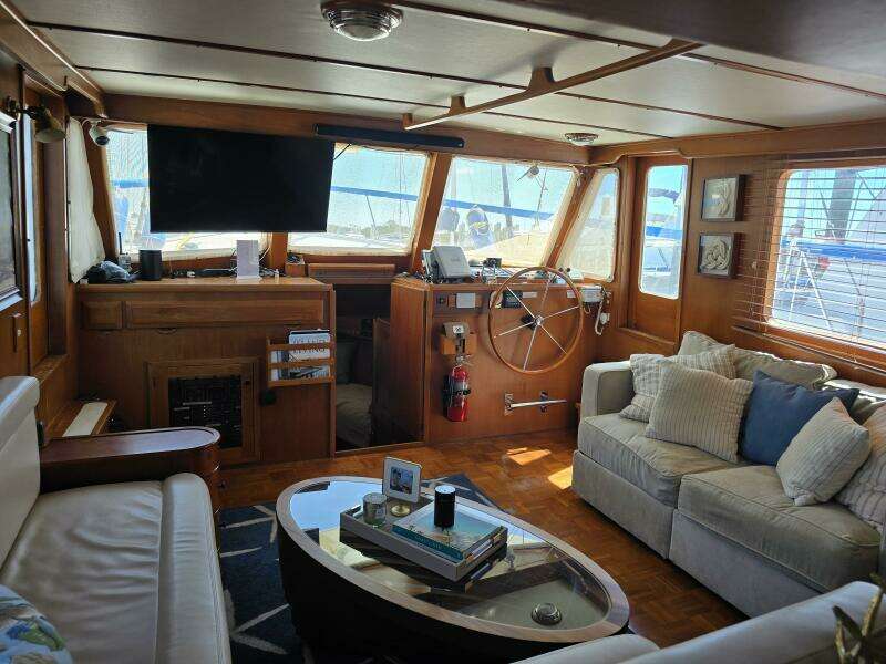 44' DeFever salon forward