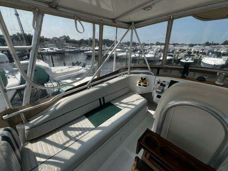 2000 Mainship 390