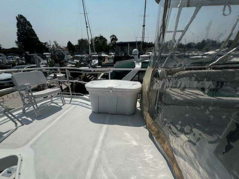 2000 Mainship 390
