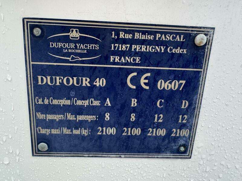 2004 Dufour 40