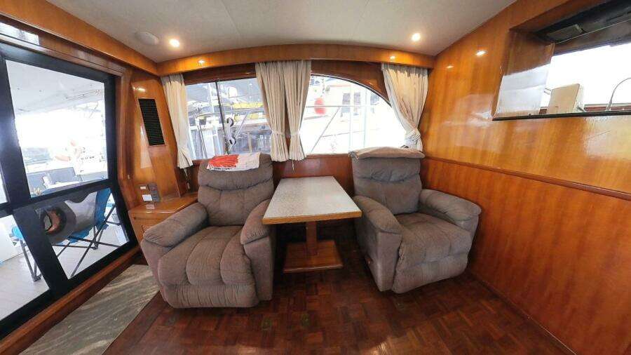 50 ft Ocean Alexander - Salon Port Side