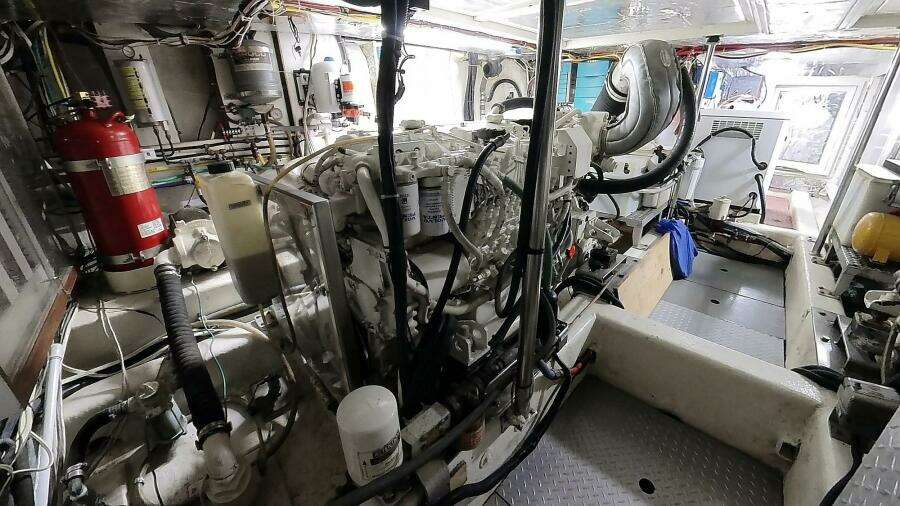 50 ft Ocean Alexander - Engine Room
