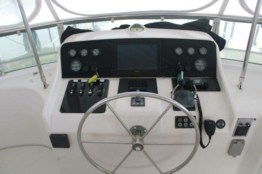 50 ft Ocean Alexander - Upper Helm Closeup