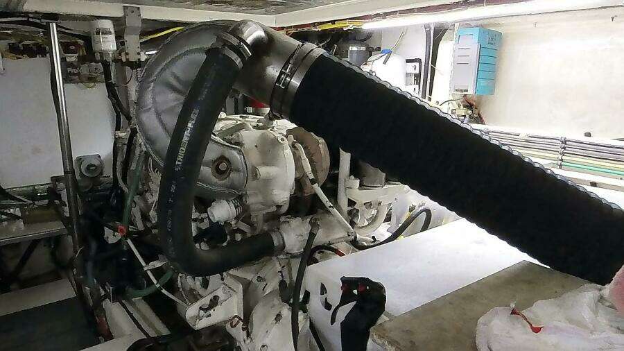 50 ft Ocean Alexander - Engine Room