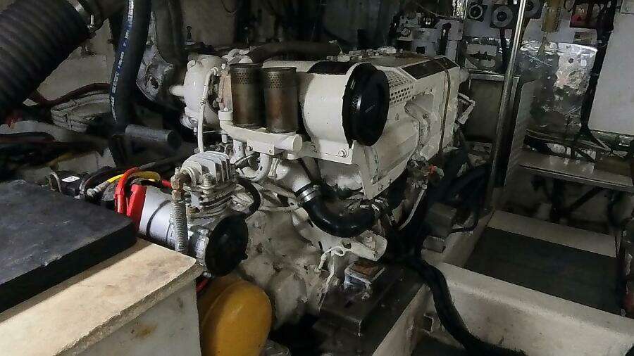 50 ft Ocean Alexander - Engine Room