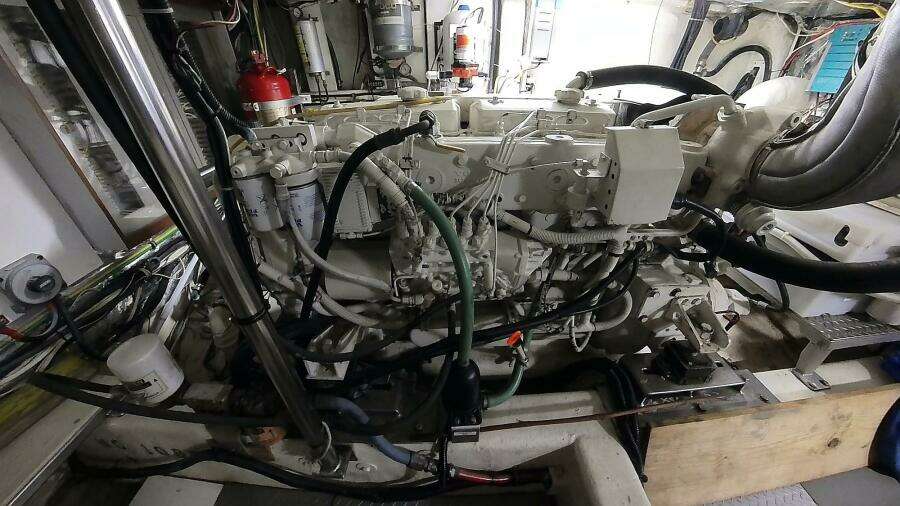 50 ft Ocean Alexander - Engine Room