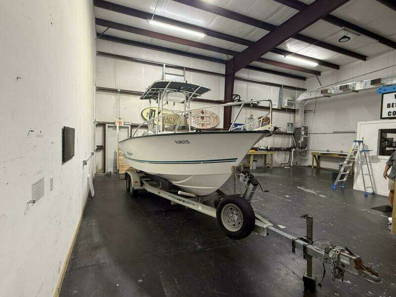 2002 Key Largo 2100 CC