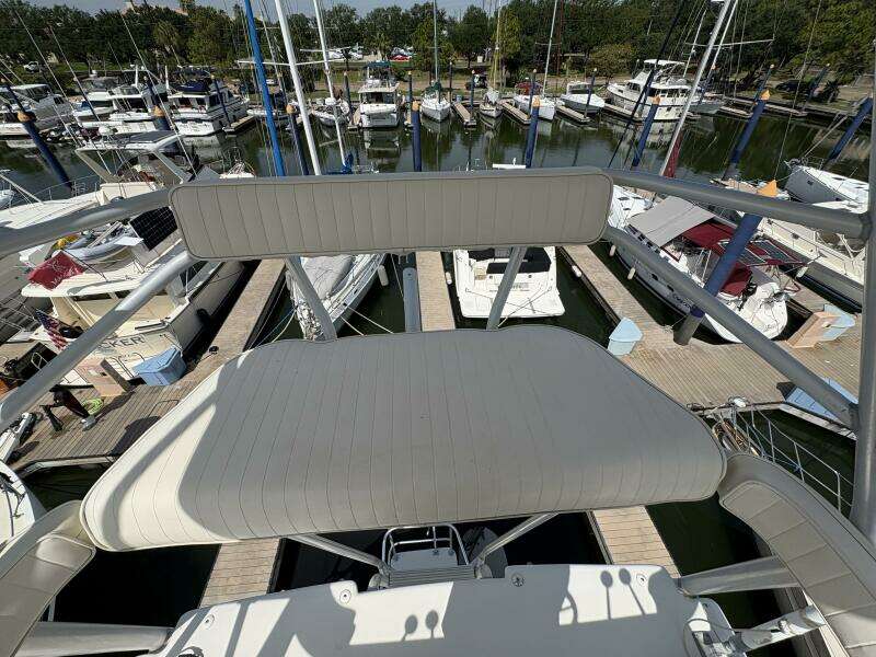 1985 Hatteras 60 Enclosed Bridge