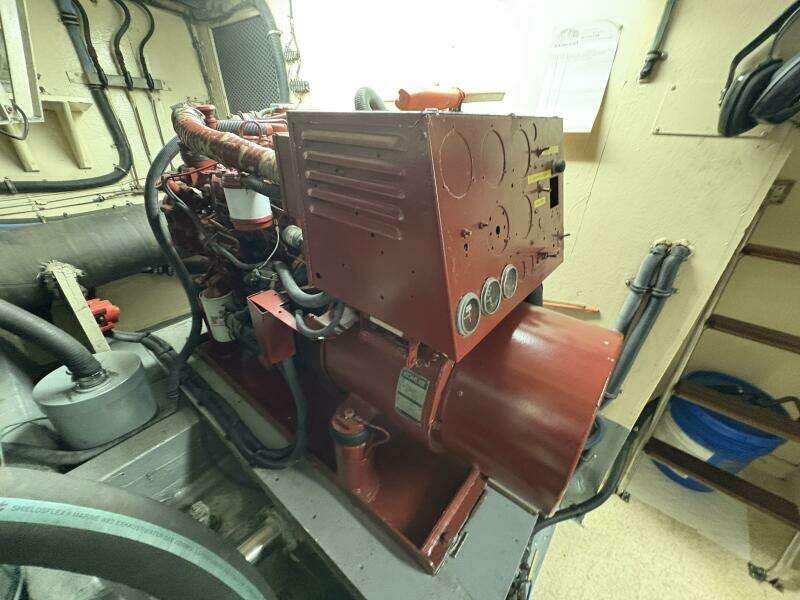 1985 Hatteras 60 Enclosed Bridge