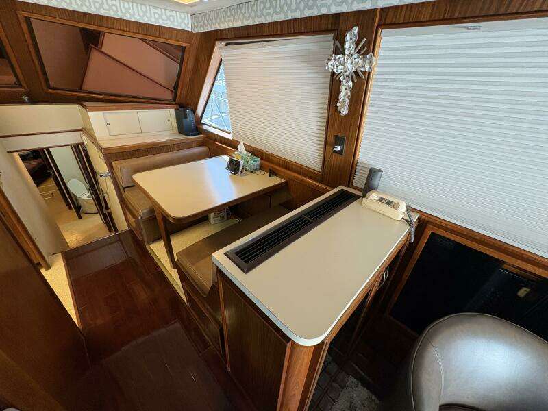 1985 Hatteras 60 Enclosed Bridge