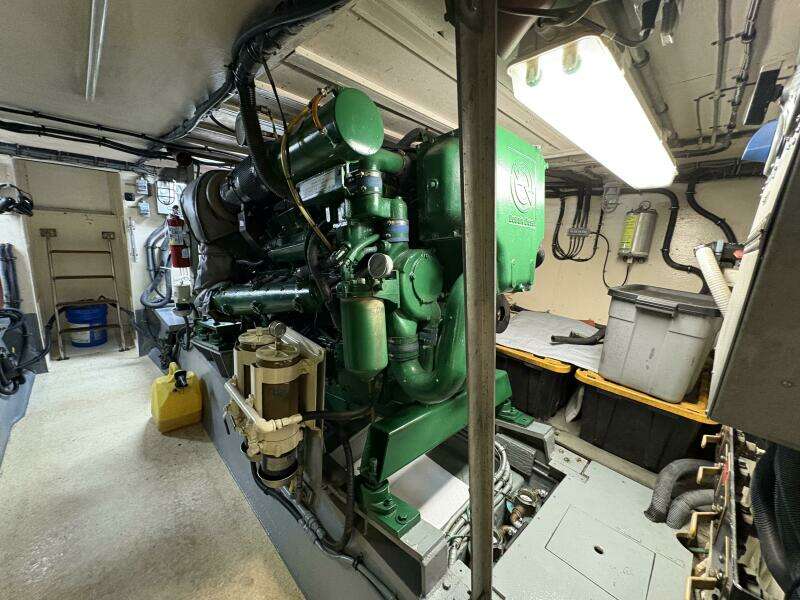 1985 Hatteras 60 Enclosed Bridge