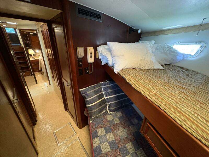 1985 Hatteras 60 Enclosed Bridge