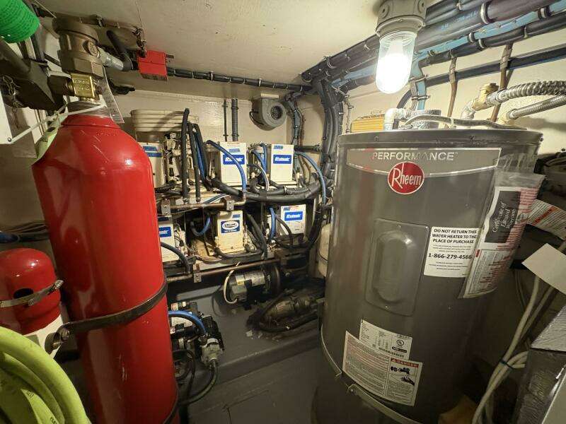 1985 Hatteras 60 Enclosed Bridge