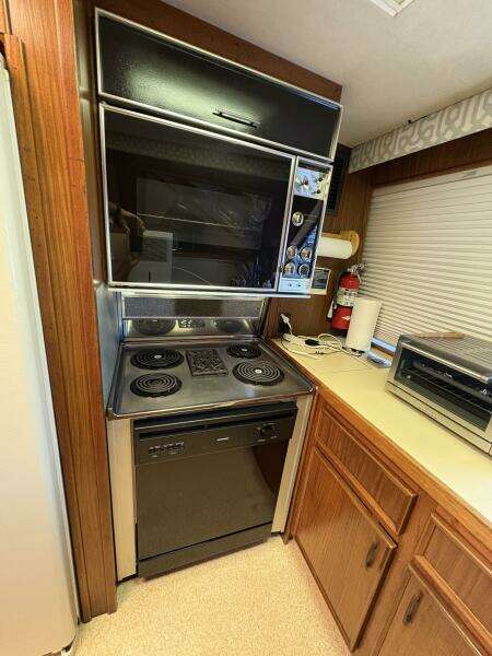 1985 Hatteras 60 Enclosed Bridge