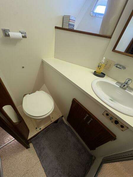 1985 Hatteras 60 Enclosed Bridge