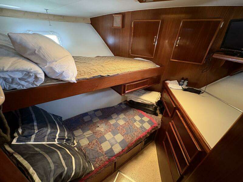 1985 Hatteras 60 Enclosed Bridge