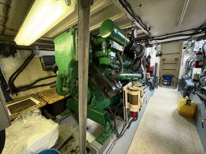 1985 Hatteras 60 Enclosed Bridge