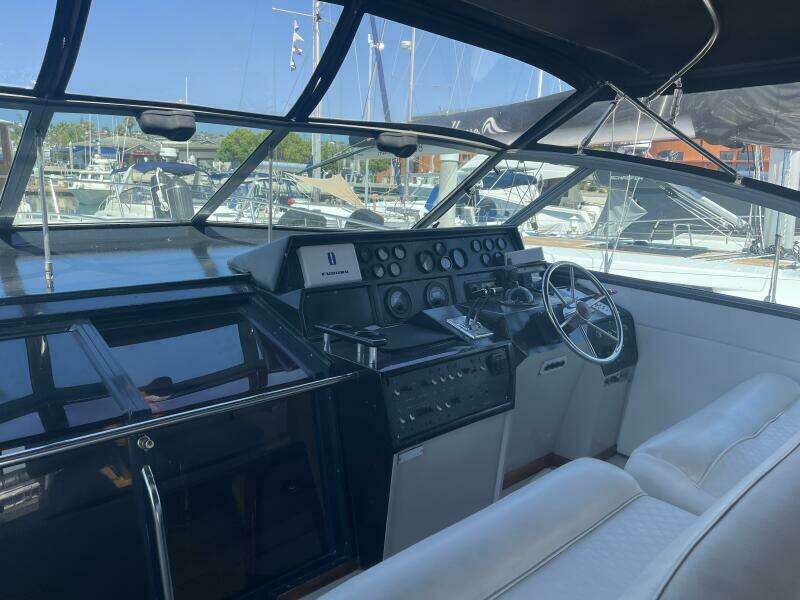 1985 Sea Ray 460 Express Cruiser