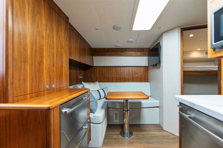 2018 Hatteras GT45X Flybridge