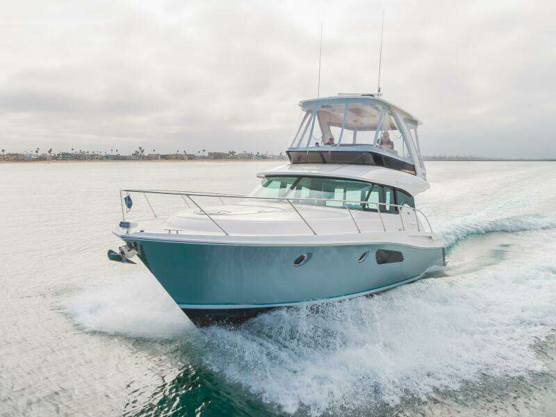 2018 Tiara Yachts F44 Flybridge