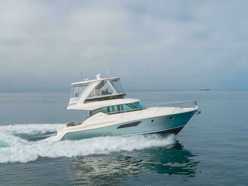 2018 Tiara Yachts F44 Flybridge