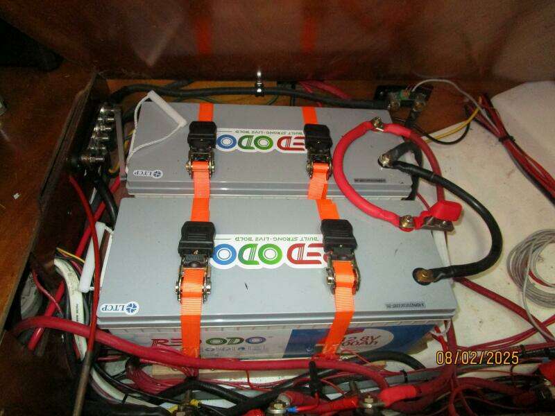 46' Beneteau battery bank