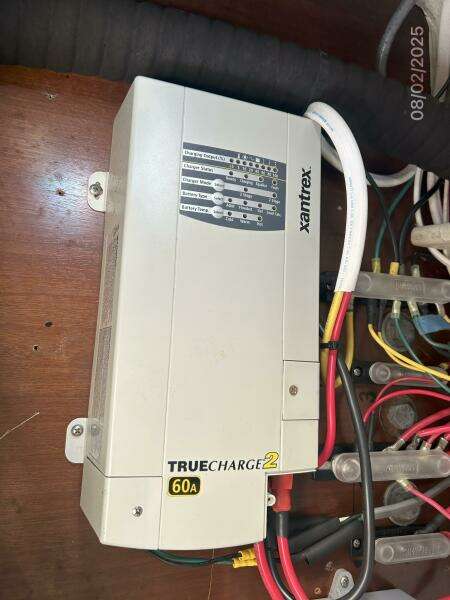 46' Beneteau battery charger