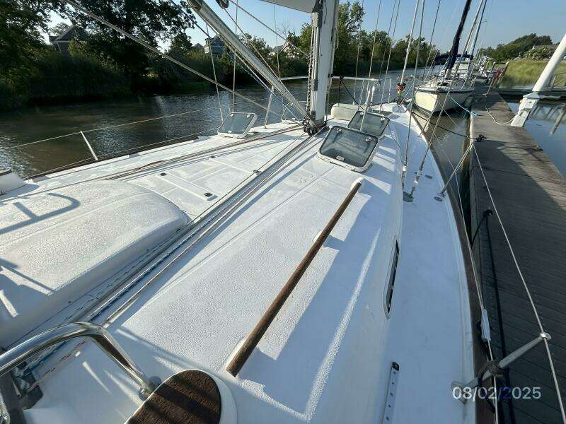 46' Beneteau foredeck2