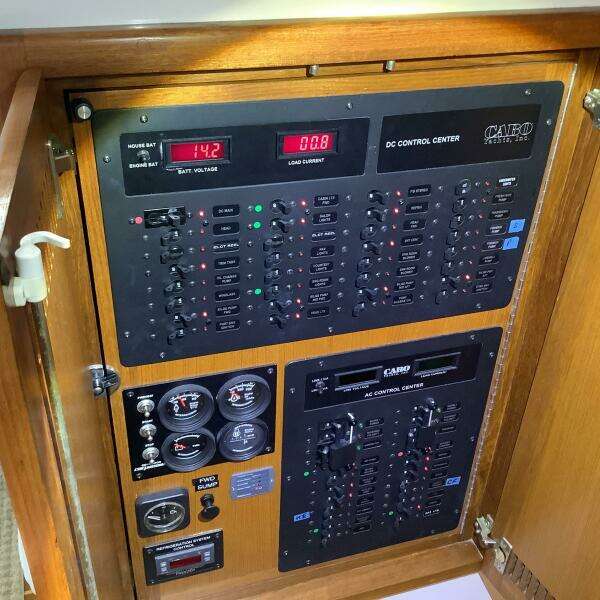 2006 Cabo 35 Flybridge Sportfish