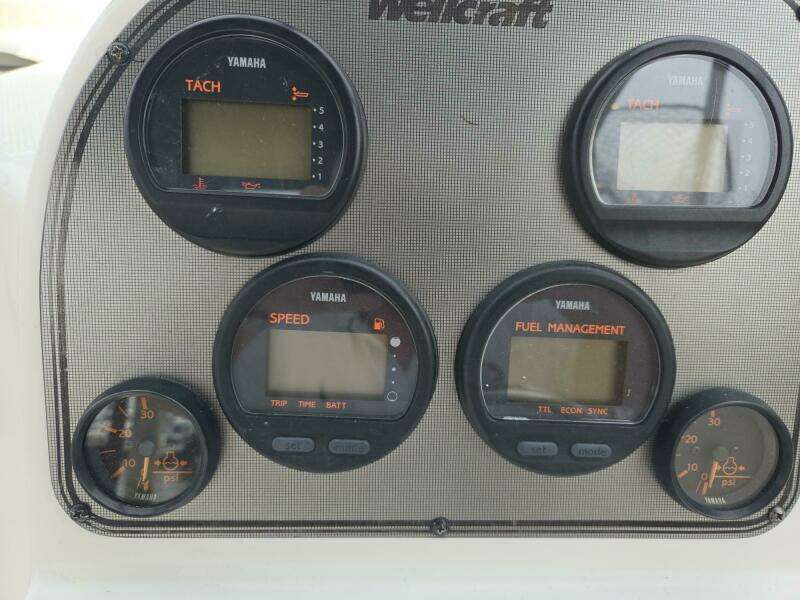 2000 Wellcraft 230 Coastal