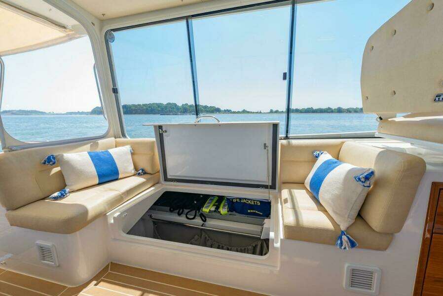 Port Settee Storage Compartment 1