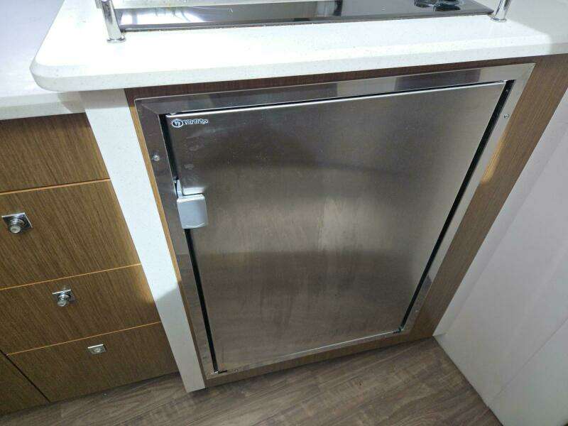 2016 Cruisers Yachts Cantius