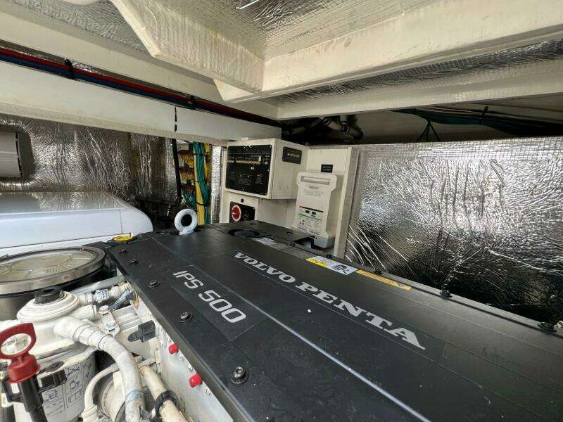 2016 Cruisers Yachts Cantius