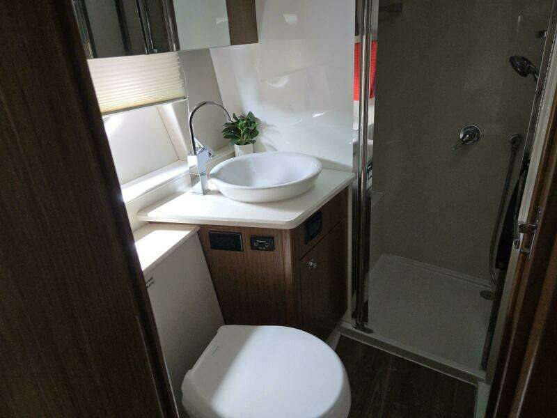 2016 Cruisers Yachts Cantius