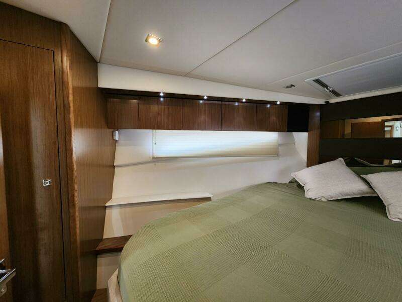 2016 Cruisers Yachts Cantius