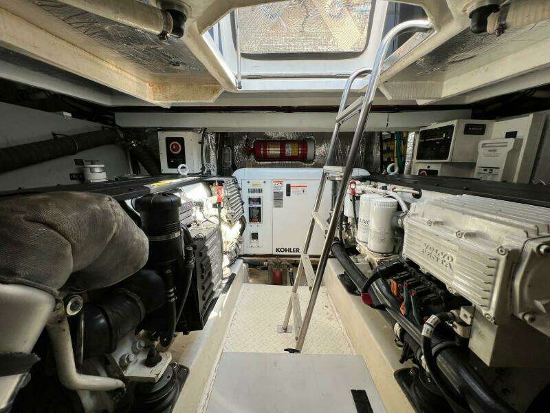 2016 Cruisers Yachts Cantius