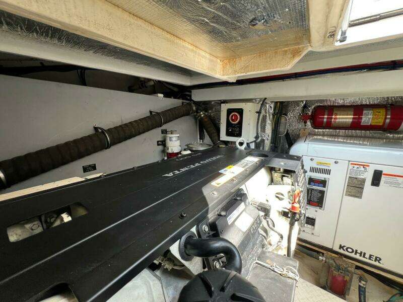 2016 Cruisers Yachts Cantius