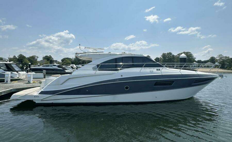 2016 Cruisers Yachts Cantius