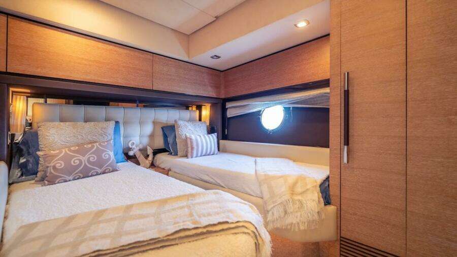 2012 Azimut Evolution