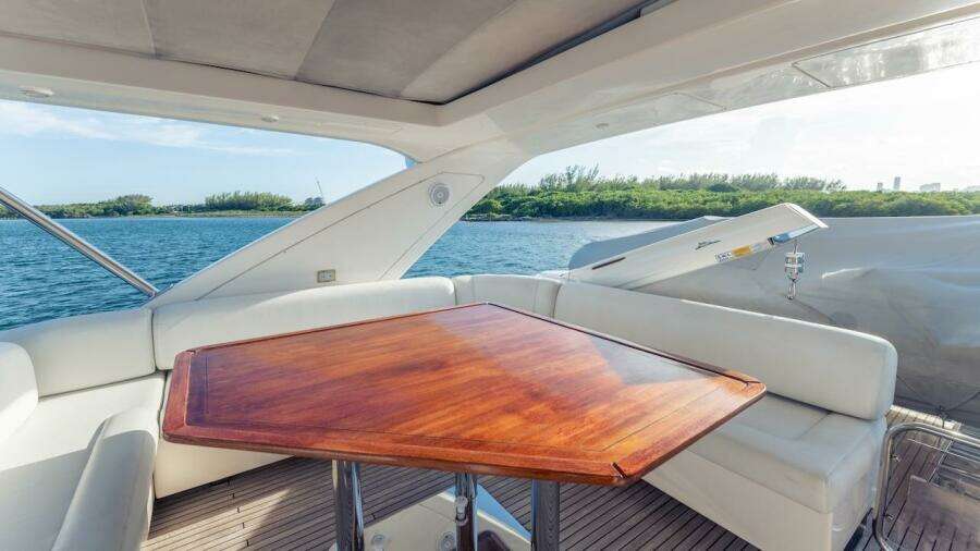 2012 Azimut Evolution