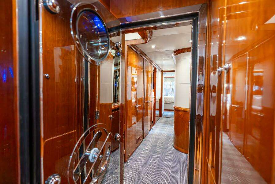 2010 Hargrave Raised Pilothouse