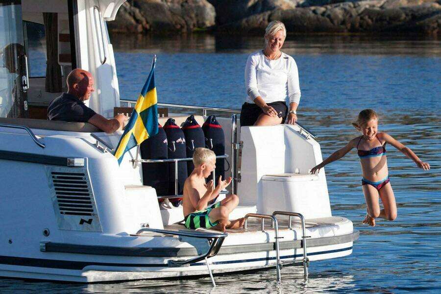 2025 Nimbus 305 Coupe