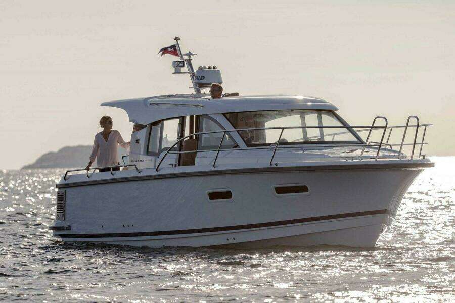 2025 Nimbus 305 Coupe