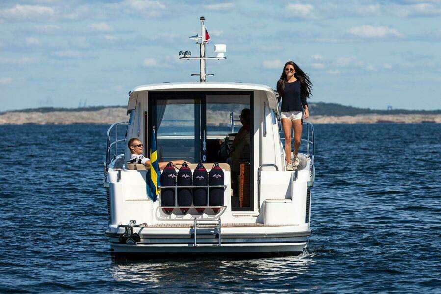 2025 Nimbus 305 Coupe