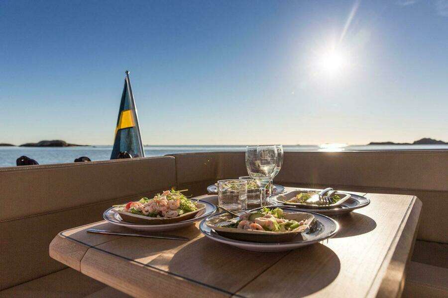 2025 Nimbus 305 Coupe