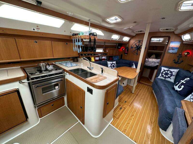 2001 Catalina 380